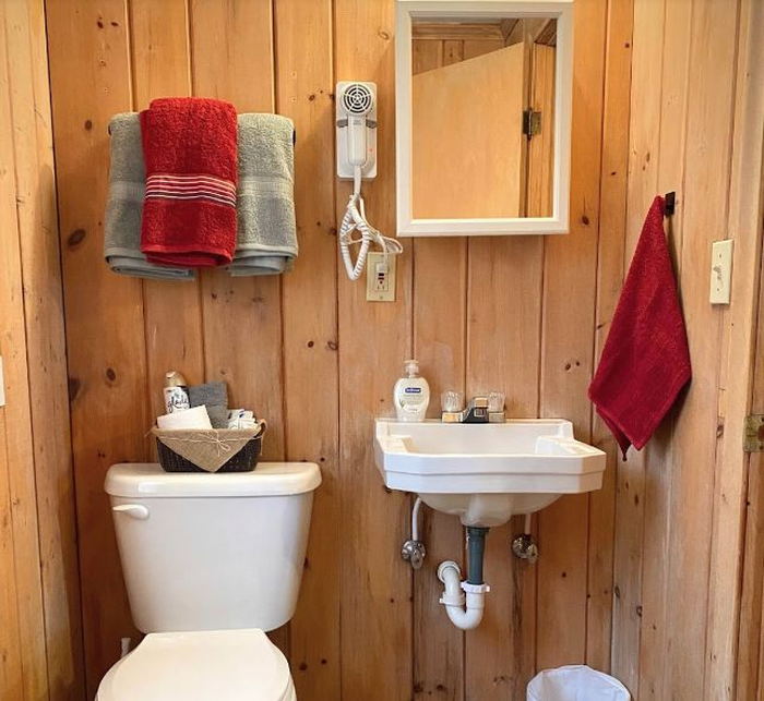 Moosewood Inn (Careys Motel & Cabins) - Web Listing (newer photo)